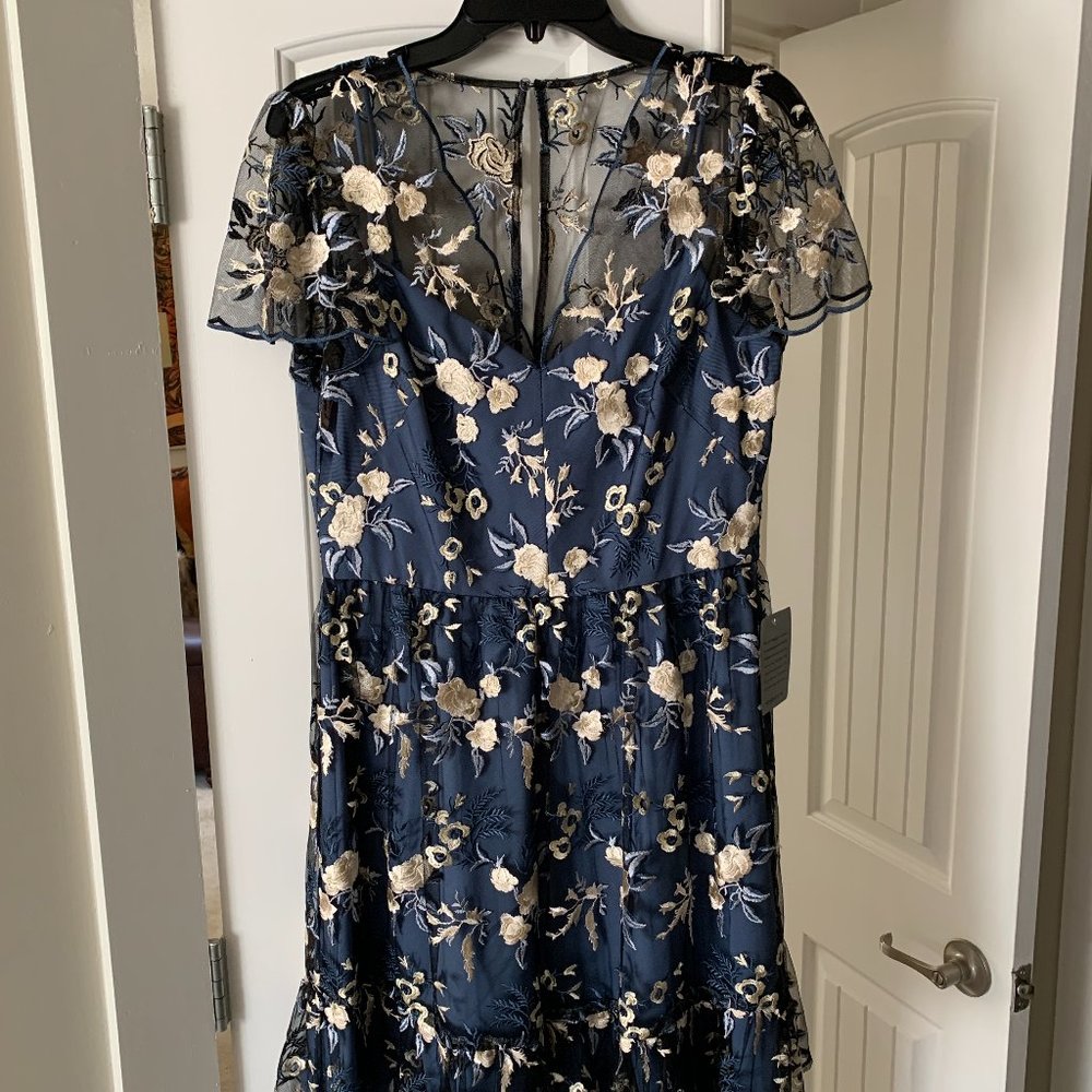 NWT- Gal Meets Glam Floral Embroidered Dress Sz 10